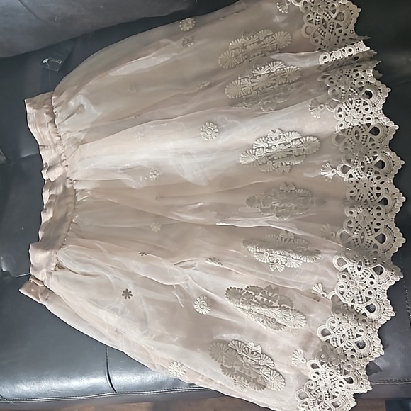 BEBE Fit and Flare Mauve Pink Embroidered 3 Layer Skirt womens size 6 NWT - Picture 8 of 12